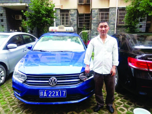 江西CQ9电子_官网出租的哥连闯3个红灯真相让人敬佩