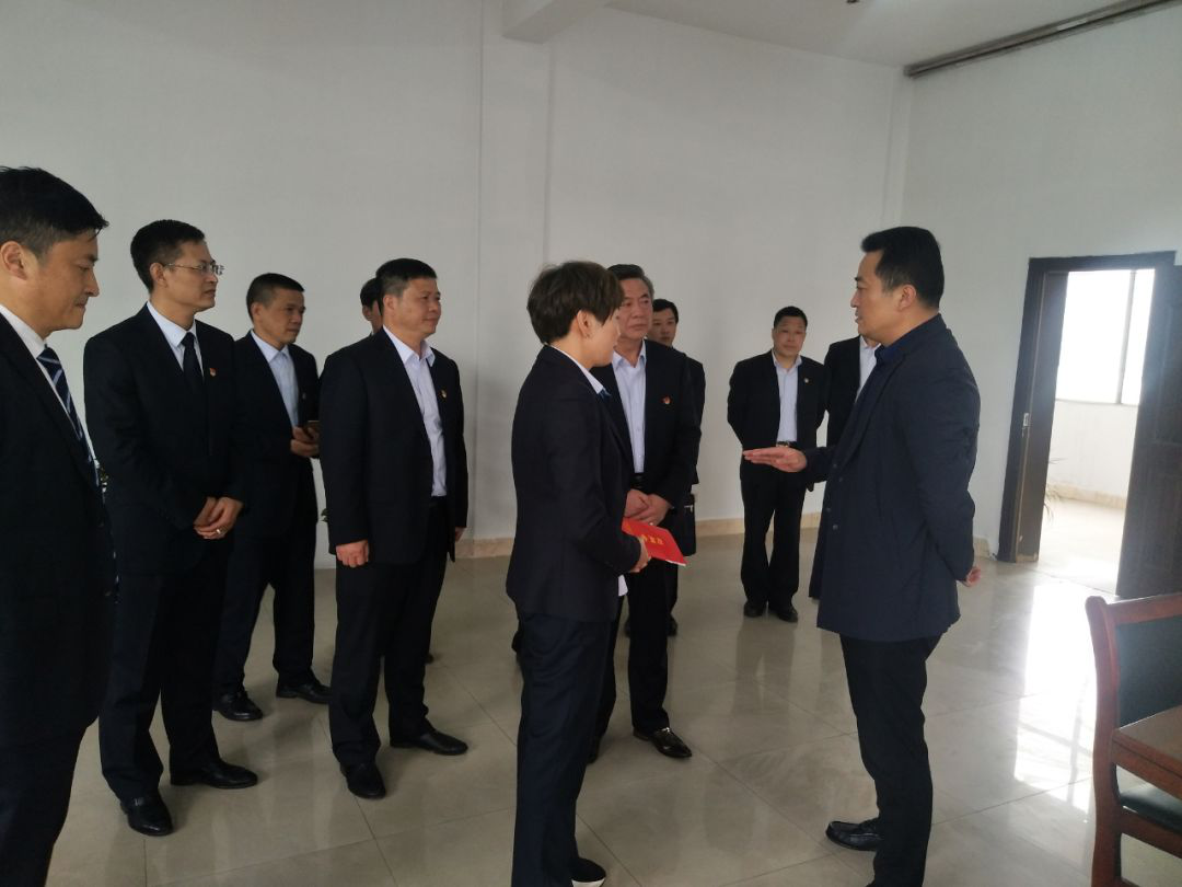 江西CQ9电子_官网党委书记、董事长王晓看望慰问“中国好人榜”获得者李小英